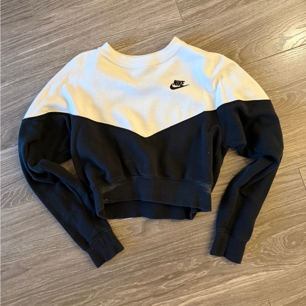 Nike Women's Navy and White Cropped Sweatshirt